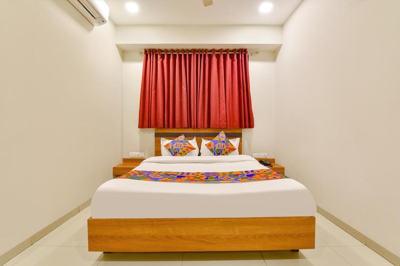 Fabhotel Happinex 苏拉特 外观 照片