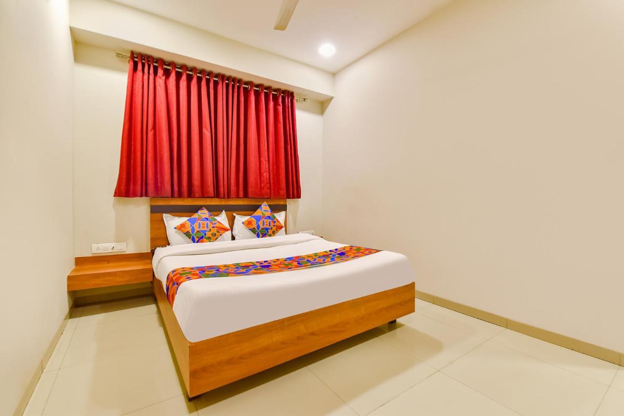 Fabhotel Happinex 苏拉特 外观 照片